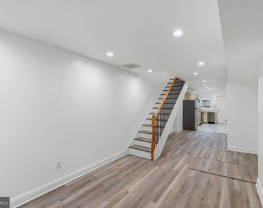 458 E Federal Street - Photo Thumbnail 6