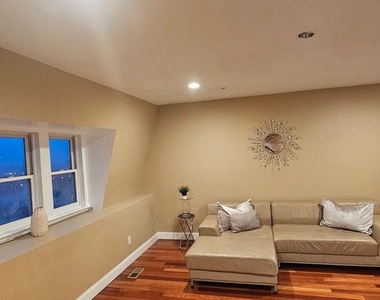 2206 Eutaw Place - Photo Thumbnail 4