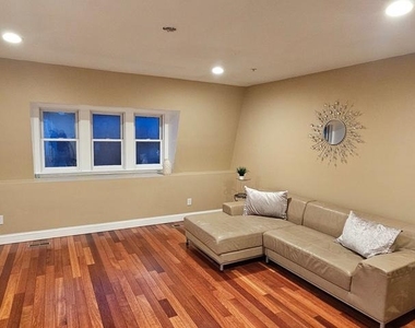 2206 Eutaw Place - Photo Thumbnail 3
