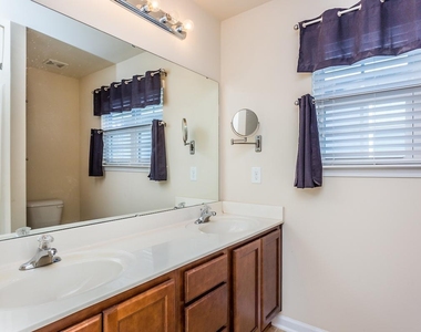240 Michigan Avenue - Photo Thumbnail 31