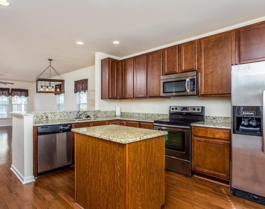 240 Michigan Avenue - Photo Thumbnail 3