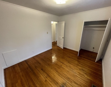 322 Angier Avenue - Photo Thumbnail 9