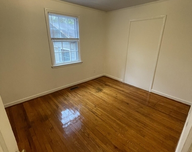 322 Angier Avenue - Photo Thumbnail 3