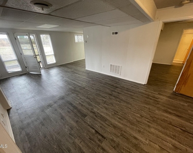 901 Marilyn Drive - Photo Thumbnail 6