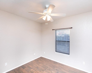 4711 Spicewood Springs Rd - Photo Thumbnail 14