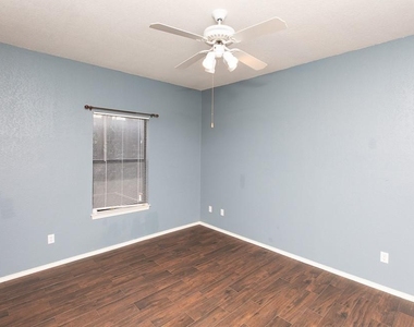 4711 Spicewood Springs Rd - Photo Thumbnail 12