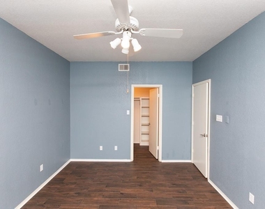 4711 Spicewood Springs Rd - Photo Thumbnail 11