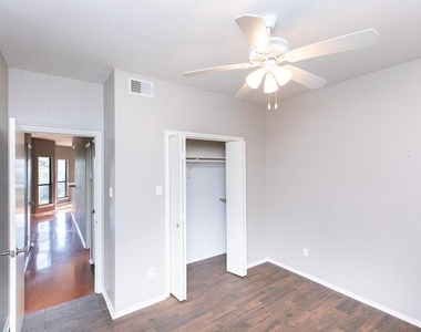 4711 Spicewood Springs Rd - Photo Thumbnail 13