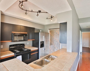 4711 Spicewood Springs Rd - Photo Thumbnail 8