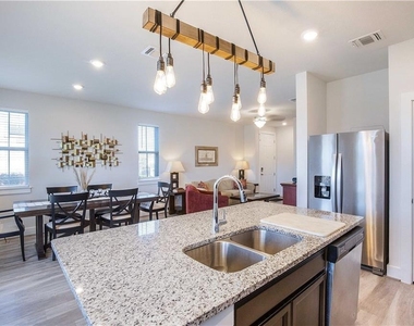 7500 Burnham Pl - Photo Thumbnail 8