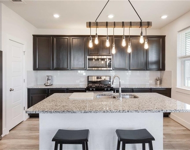 7500 Burnham Pl - Photo Thumbnail 5