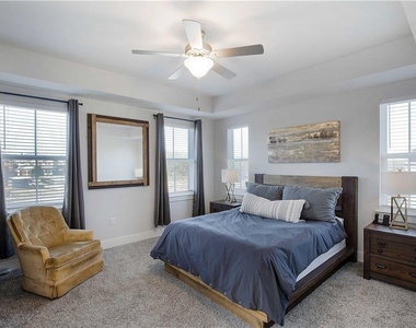 7500 Burnham Pl - Photo Thumbnail 10