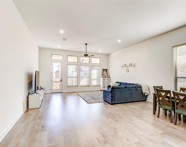 2824 Stone Branch Dr - Photo Thumbnail 5
