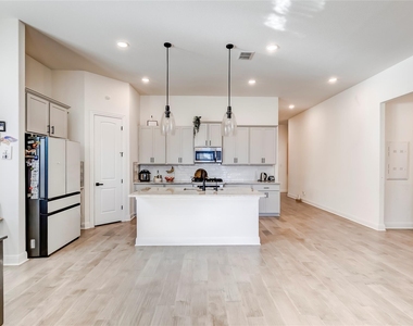 2824 Stone Branch Dr - Photo Thumbnail 8