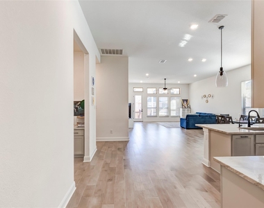 2824 Stone Branch Dr - Photo Thumbnail 4