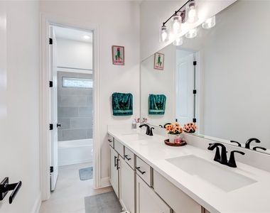 2824 Stone Branch Dr - Photo Thumbnail 25