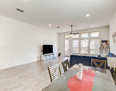 2824 Stone Branch Dr - Photo Thumbnail 14