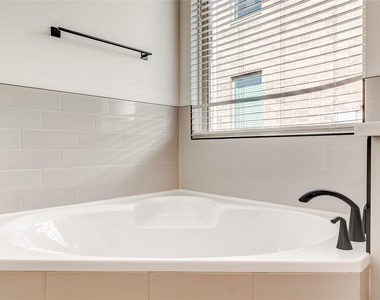 2824 Stone Branch Dr - Photo Thumbnail 21