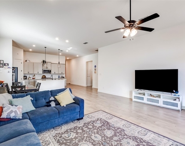 2824 Stone Branch Dr - Photo Thumbnail 7
