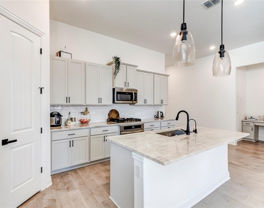 2824 Stone Branch Dr - Photo Thumbnail 11