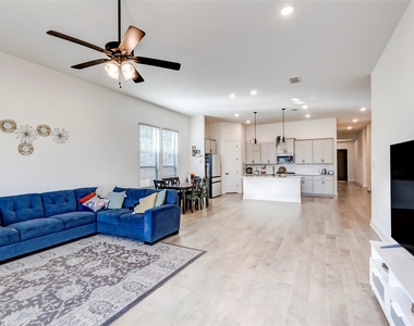 2824 Stone Branch Dr - Photo Thumbnail 6
