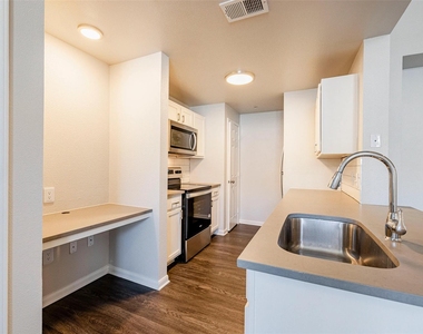 12215 Hunters Chase Dr - Photo Thumbnail 11