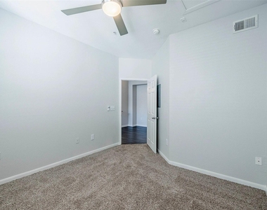 12215 Hunters Chase Dr - Photo Thumbnail 3