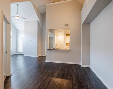 12215 Hunters Chase Dr - Photo Thumbnail 9