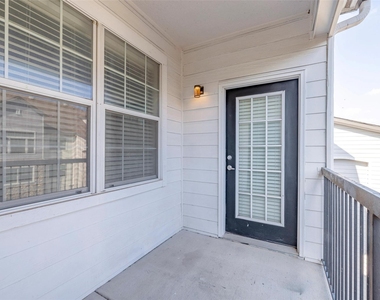 12215 Hunters Chase Dr - Photo Thumbnail 16