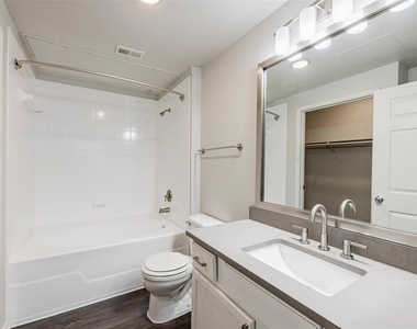 12215 Hunters Chase Dr - Photo Thumbnail 15