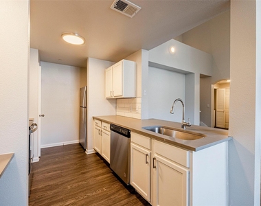 12215 Hunters Chase Dr - Photo Thumbnail 10