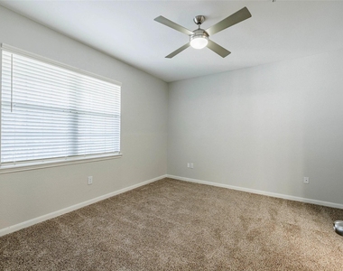 12215 Hunters Chase Dr - Photo Thumbnail 8
