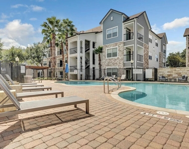 12215 Hunters Chase Dr - Photo Thumbnail 24