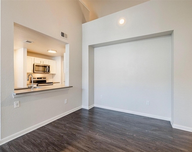 12215 Hunters Chase Dr - Photo Thumbnail 1