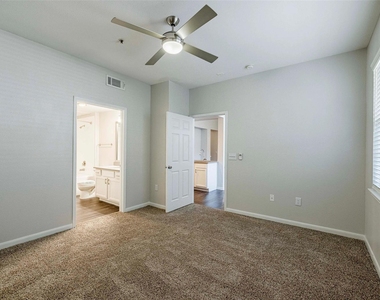 12215 Hunters Chase Dr - Photo Thumbnail 2