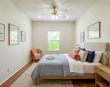 106 E 30th St - Photo Thumbnail 7