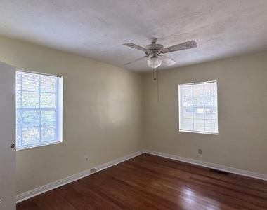 2836 Ionic Avenue - Photo Thumbnail 13