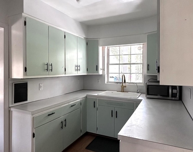 2836 Ionic Avenue - Photo Thumbnail 8