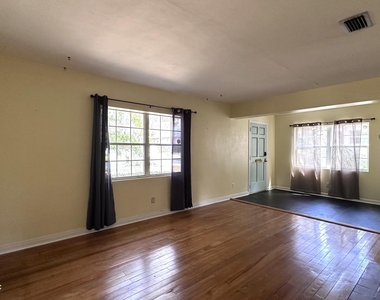 2836 Ionic Avenue - Photo Thumbnail 3