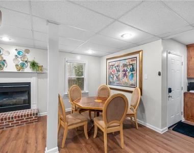 460 Peyton Road Sw - Photo Thumbnail 3