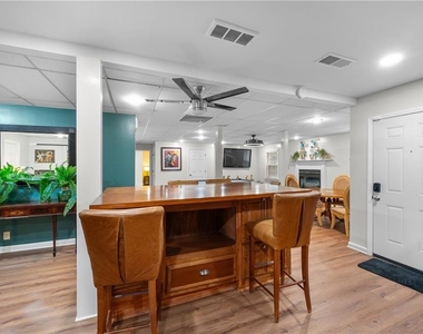 460 Peyton Road Sw - Photo Thumbnail 1