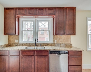 1287 Eastland Road Se - Photo Thumbnail 18
