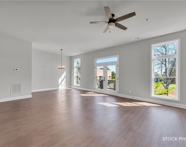 1038 Homestead Way Street - Photo Thumbnail 3