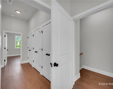 1038 Homestead Way Street - Photo Thumbnail 13