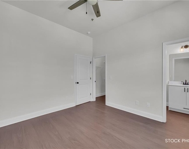 1038 Homestead Way Street - Photo Thumbnail 16