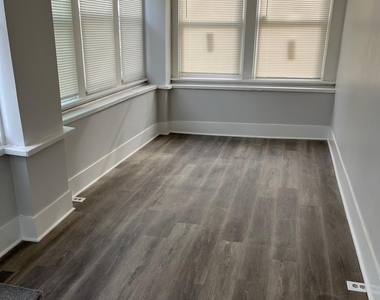 11578 S Perry Avenue - Photo Thumbnail 1