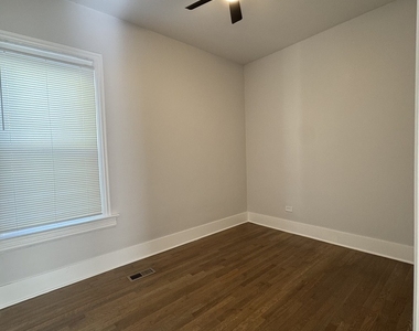 11578 S Perry Avenue - Photo Thumbnail 3