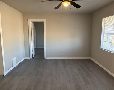 5406 Lyndhurst Drive - Photo Thumbnail 6