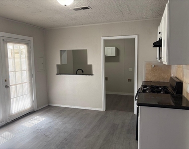 5406 Lyndhurst Drive - Photo Thumbnail 3