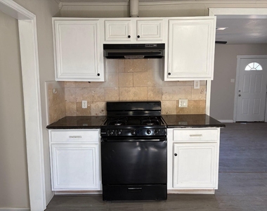 5406 Lyndhurst Drive - Photo Thumbnail 4